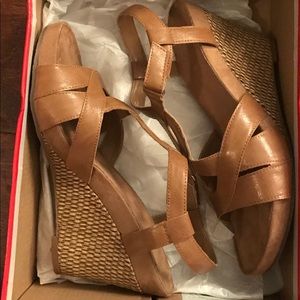 Tan Aerosoles wedges